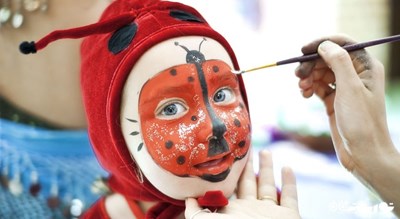 نقاشی روی صورت در کلاب کودکان